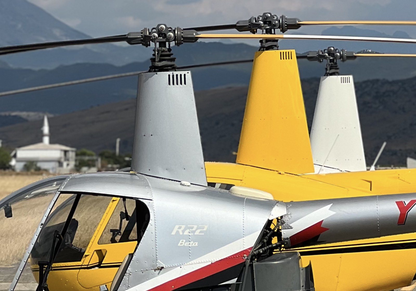 Robinson R22 and R44 helicopters