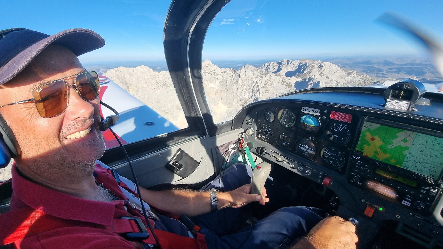 Aeroplane cockpit